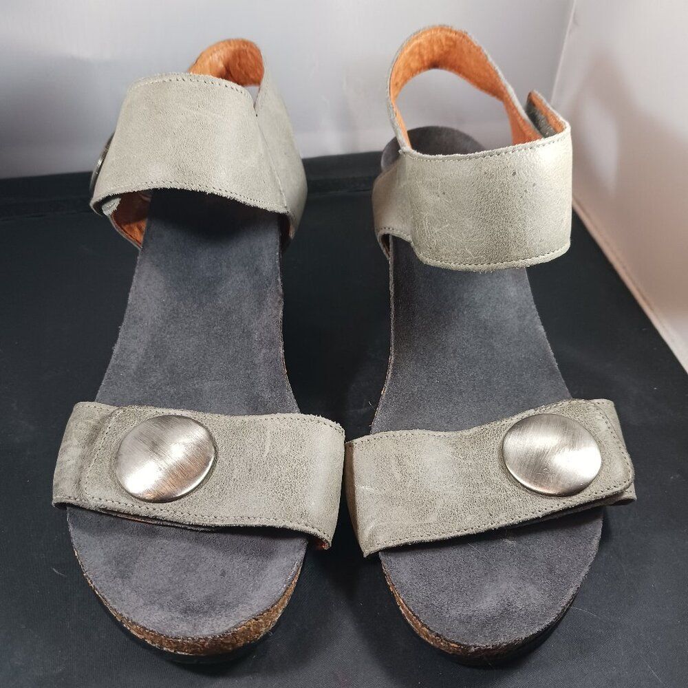 Taos Carousel 2 Women's Size 7.5 - 38